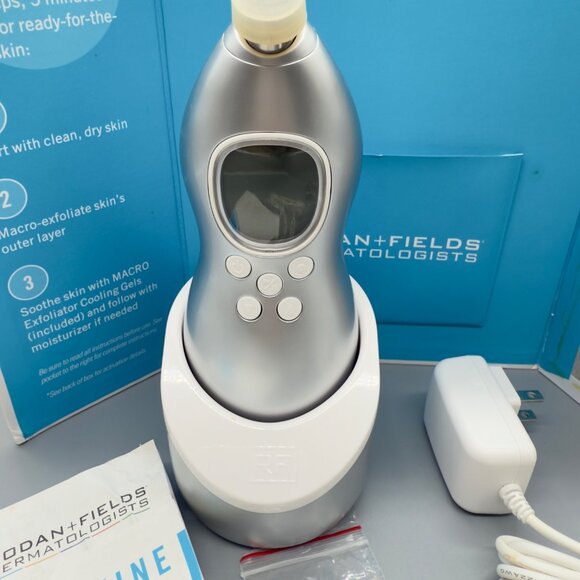 Rodan + Fields Macro Exfoliator Device With User Guide & Accessories - Picture 5 of 7